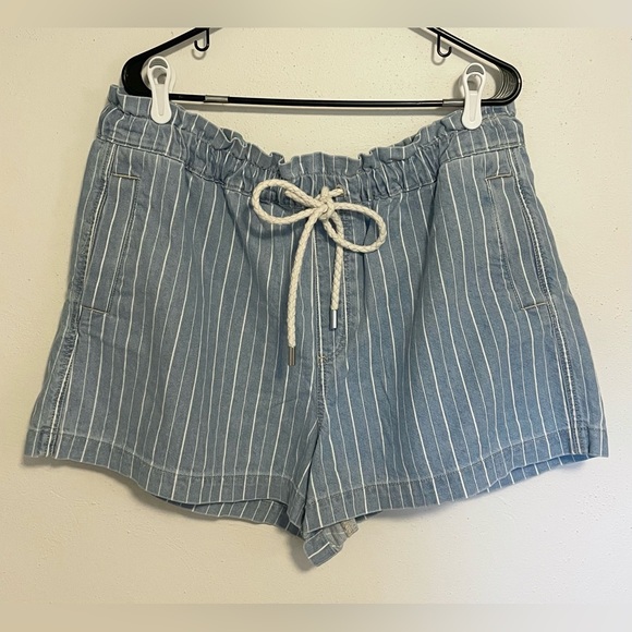 LOFT High Rise Pull On Denim Shorts in Indigo Stripe - Picture 6 of 7
